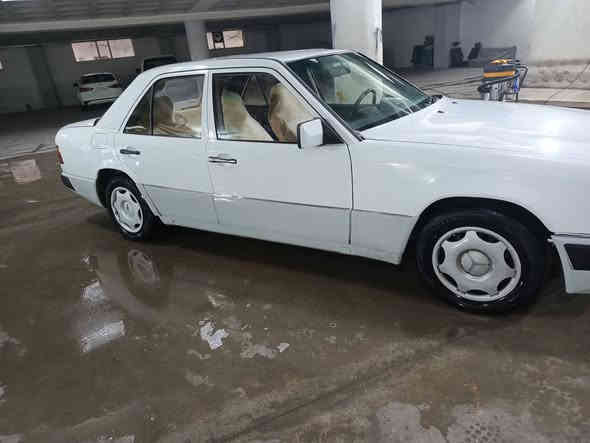 للبيع مارسدس موديل 1986رقم سليمانيه  بشرط تحويل وغرامات  مكينه وكير بطه 3000  كهربائيات شغاله صدر امامي خلفي نضيف سعر45 مكان كلار رقم موبايل ***********
