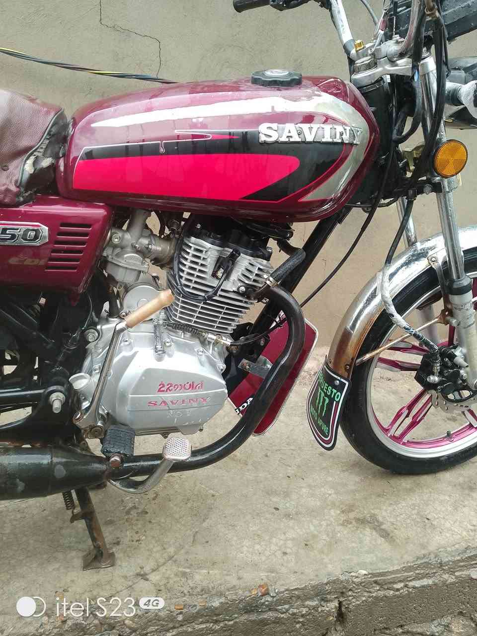 السلام عليكم للبيع دراجة سيفان 21دراجه كامله مكمله اوراق ومحرك خير من الله وكهربيات  كامله مكمله تايرات جدد صدر جديد شاده ابريك وره وجدام جديد دشبول جديد اشاير جديد اوياله جدد التصال عله الرقم ***********وسعره 370وبيهه مجال
