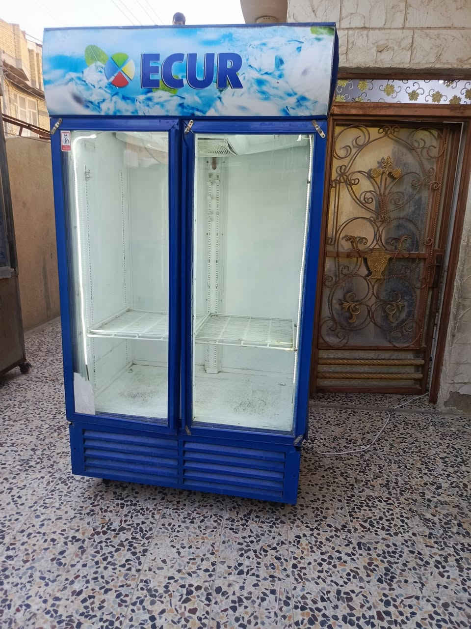 سلام عليكم شوايه جديد استخدام قليل وبراد جديد البصره الحيانيه  تواصل على رقم ***********
