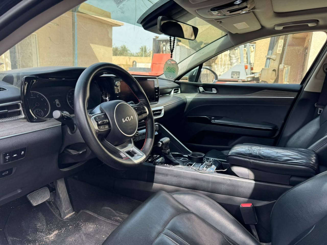 كي 5 موديل 2022 وارد امريكي
فئة ex فول الفول واحد على واحد
ماشية 75 الف كيلو
محرك 1600 تيربو
رقمها اربيل بأسمي

كامرة
حساس
تحكم ستيرن 
رادار
مثبت سرعة
قيادة ذاتية
بانوراما
كشنات تدفئة تبريد
وباقي مواصفات الex المعروفة
السيارة مفولة كلشي بيها

حادثها جاملغ جهة السايق وصور الحادث موجودة بالمنشور
***********
السعر ١٩٥ورقه وبيه مجال للشراي
