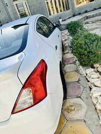 نيسان سني ام بليته زركه  للبيع موديل 2018مكفوله من صبغ بيهه شخوط بصيطه...