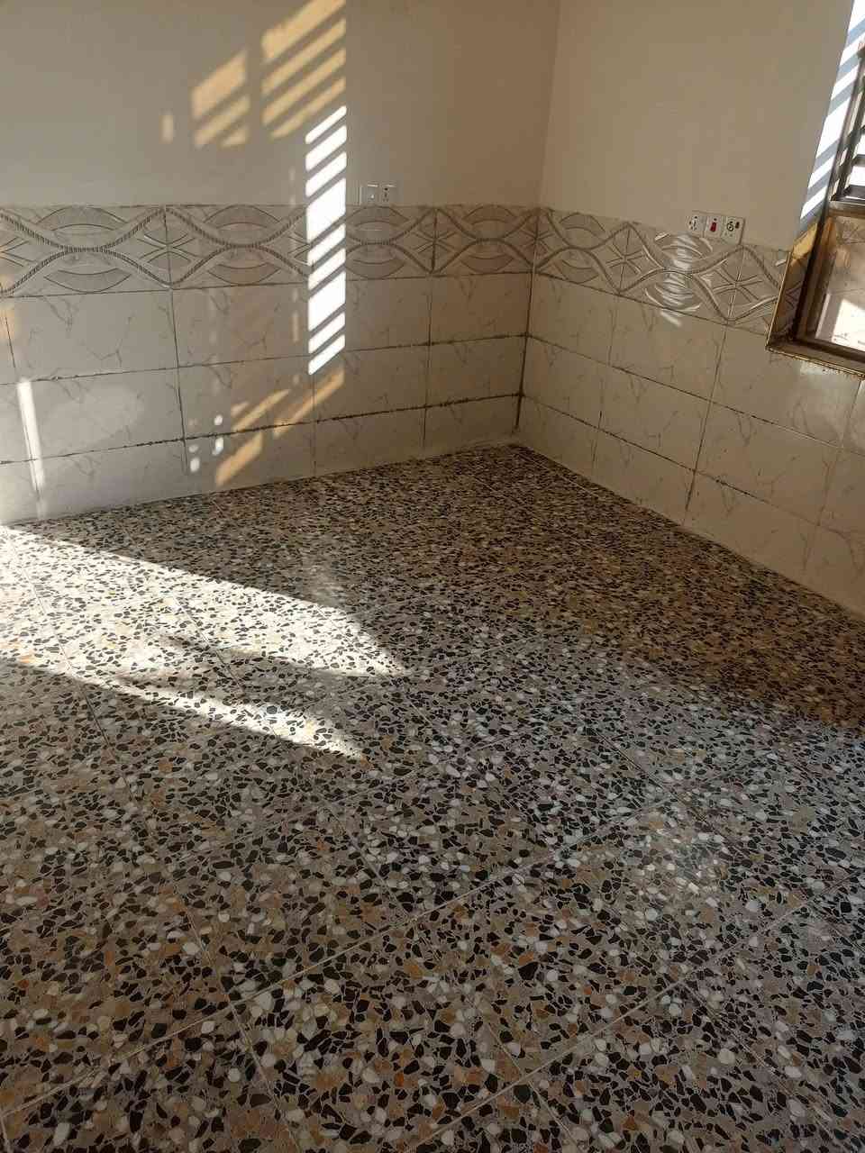 السلام عليكم بيت منطقه حي الفرات المساحه 90 متر سنه 25 كامل الخدمات ***********
