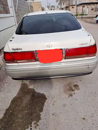 كراون • ٢٠٠١ • الرمادي