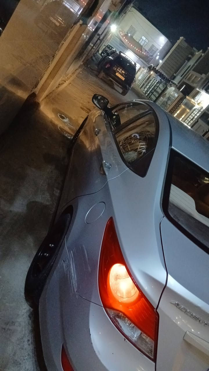 السلام عليكم اكسنت مديل ٢٠١٧ خليجي  ١٤٠٠  كفولة من الصبغ كير محرك تبريد كله مكفول  رقم بغداد 
مكان السيارة بغداد الشعب  السعر ٩٠ //// متواجد ب خاص رقمي***********
