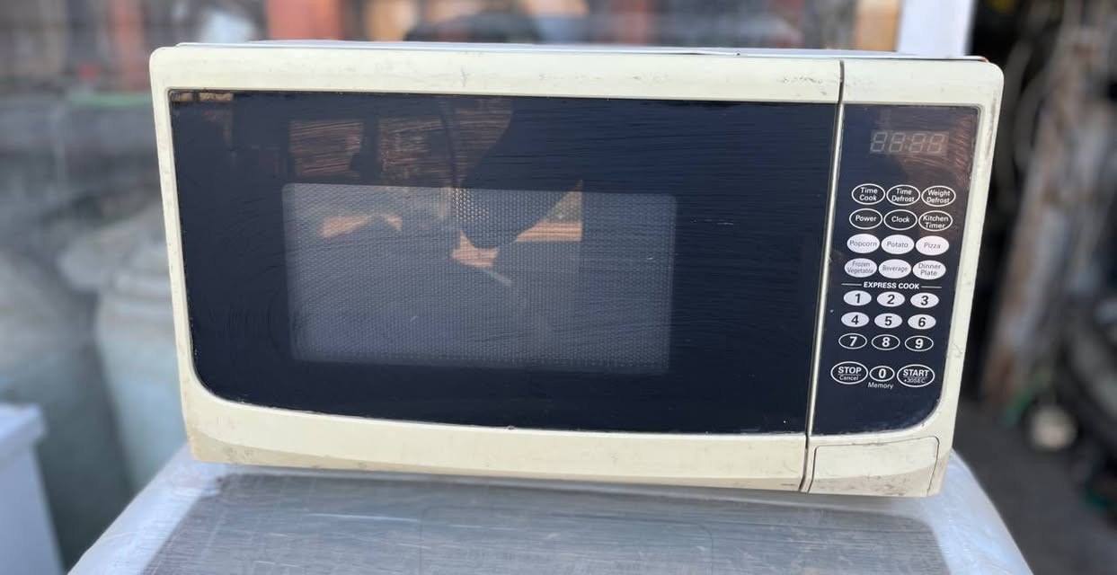 مايكروويف
العدد 3 
شغالات عالفحص 

بغداد / الزعفرانية/ ***********
