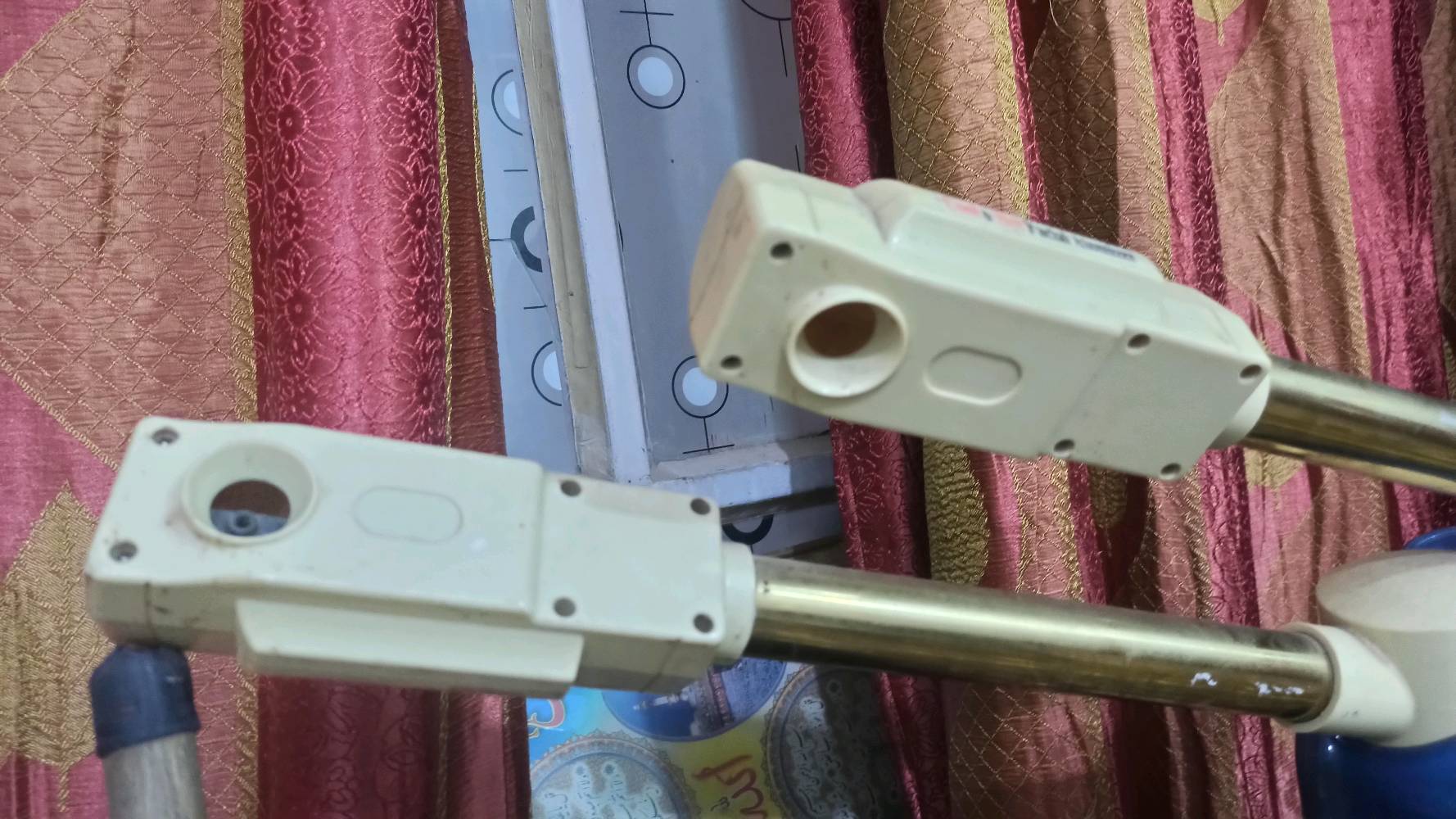 شباب بنات اهل صالونات والحلاقين جهاز بخار شغال بس بي كسر خفيف