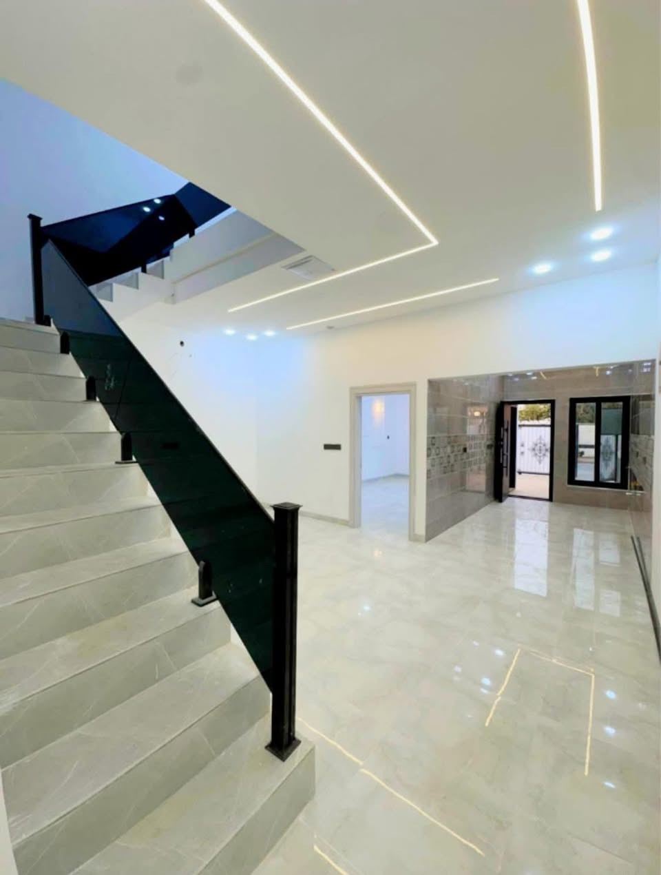 دار للبيع مساحه 156م طابقين صفر زيرو 
الموقع حي الواسطي خلف السجناء السياسين 
يحتوي على خمس غرف نوم

واستقبال وصحيات عدد 2 
للاستفسار. والمعلومات الاتصال على الأرقام التاليه 
*********** او *********** 
او مراجعه مكتب احمد الجبوري للعقارات والمقاولات 
العنوان حي الواسطي شارع الغذائيه مقابل مذخر ألماسه
