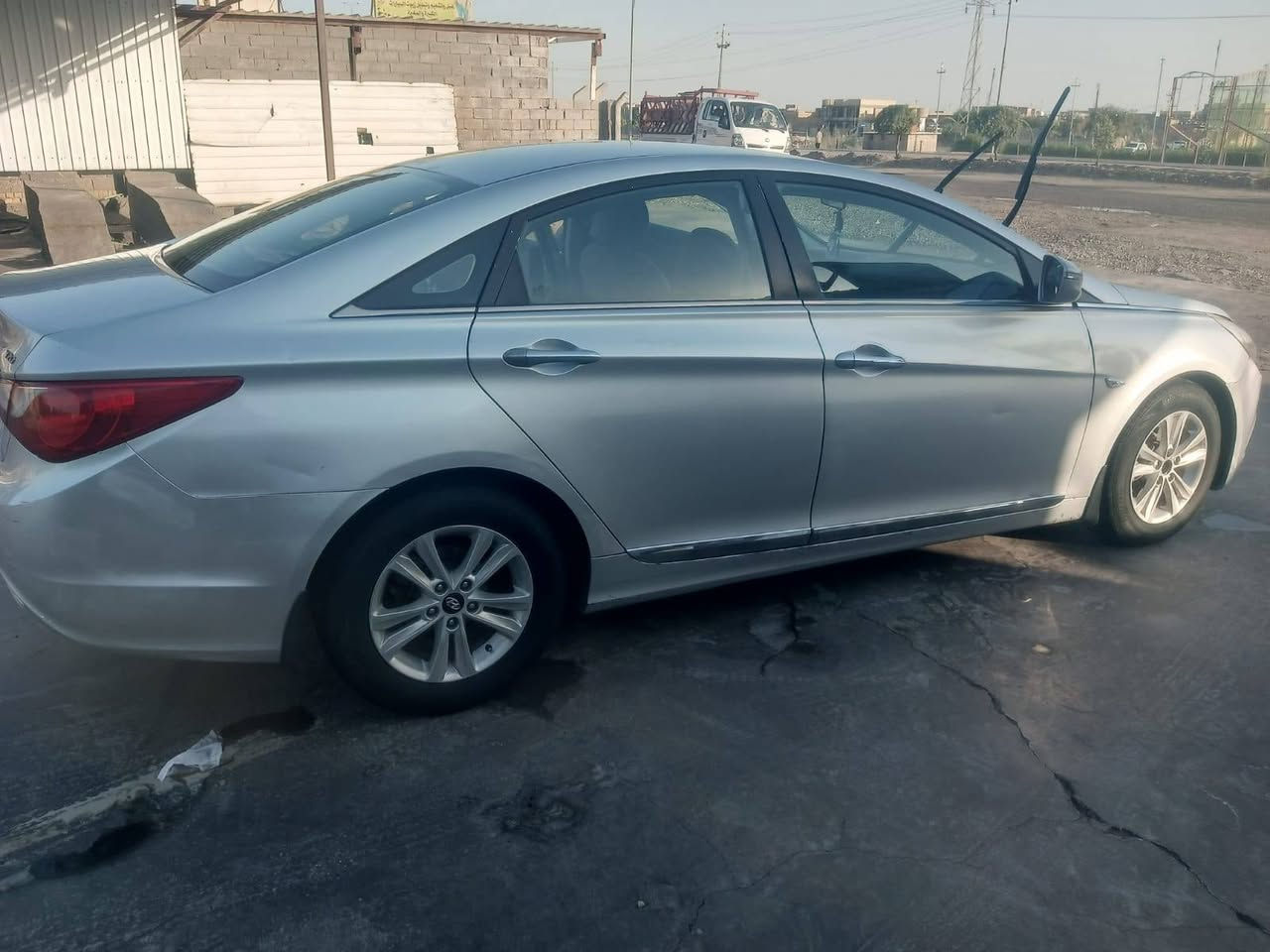 السلام عليكم
هونداي سوناتا للبيع موديل 2011 
السيارة بيه بيبان ثنين وبنيد فقط بدون دواخل 
السيارة معروضه ب100 وبيه مجال 
للاستفسار ***********
