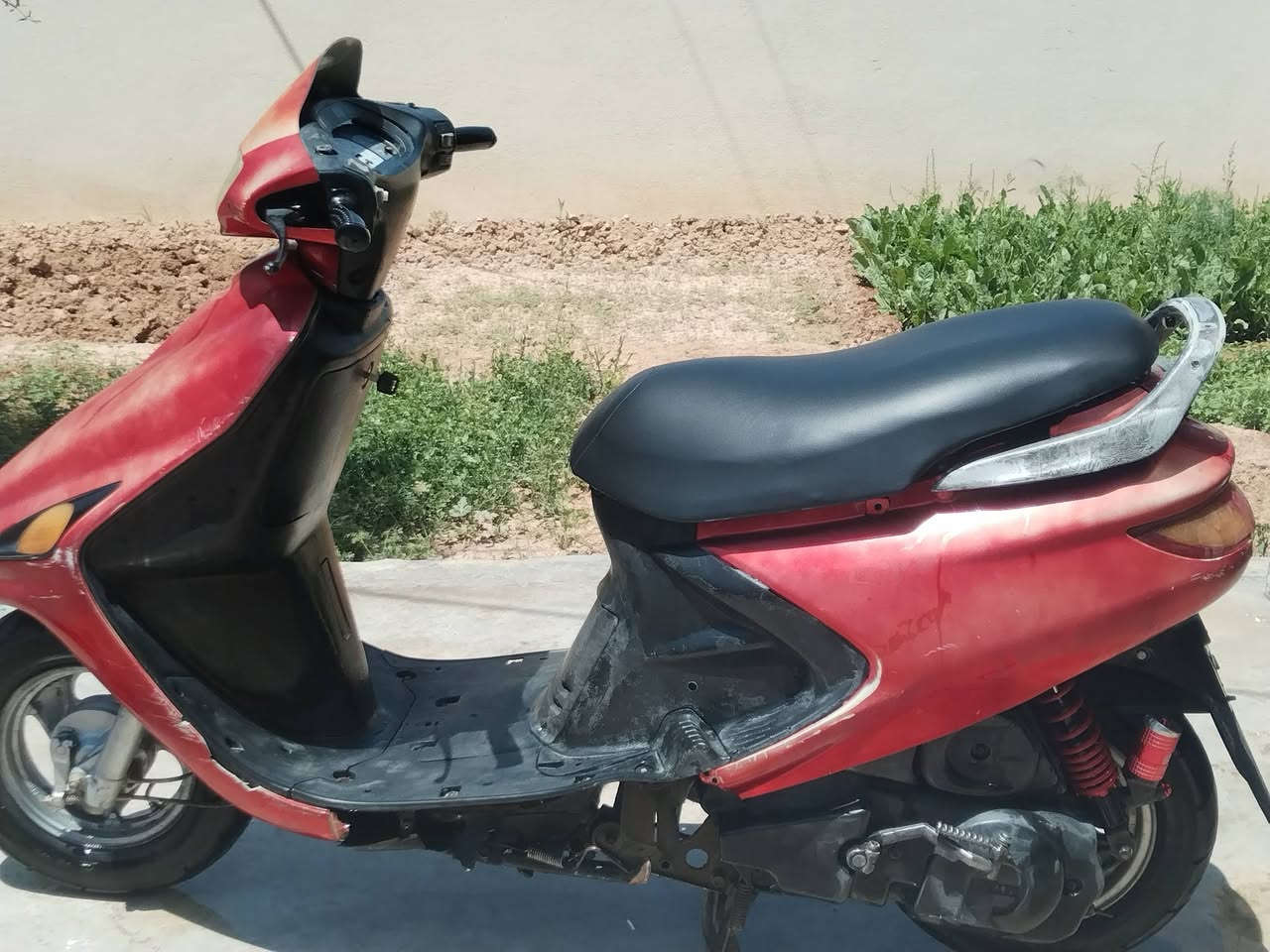 سلام عليكم فراشة للبيع ماكينة ما مفتوح و دراجة نظيفه و كشن جديد و دبل جديد يعوز الها بس قشور و سعر 500 و بيها مجال للتواصل ***********
