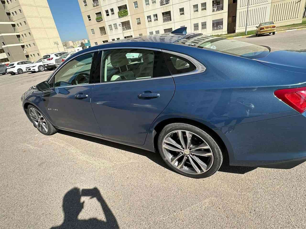 السلام عليكم 
شوفرليت ماليبو موديل2024وارد امريكي بريمير اعلى فئه

المواصفات فول للاخير 1/1

 لون  مميز 

 ويل حجم 19 كروم

 سقف بانوراما سلايد طكتين

 داتا شو + تحذير

كشنات جلد ابيض وكهرباء السائق والراكب مع تدفئة وتبرييد

كشنات خلفية تدفئة 

كشنات خزن ميموري 3 وضعيات مع وضعيه الخروج السهل 

تبريد كشنات مع تدفئه كشنات

 العداد ديجتل ليزري 

شاشه وسطية مع نظام كار بلي مع نظام ملاحه

نظام  تبريد بيانو شاشه + مناخ منفصل السائق والراكب 

ستيرن هيتر 

 قياده ذاتيه + تحديد مسار + تحذير خروج عن مسار 

 كامرا خلفيه دواره

سستم صوت 🔊 من شركة Bose الالمانيه مع امبلي فاير دمام 

9 سماعات

اناره داخليه مخفيه ومحيطية بداخل السياره

سايد بريك كهرباء

 بجم زنون بلاد مع لايت داينمك مع لايت اوتو عالي عند عدم روؤيه

حساس مطر اوتو + مراية عاكسة للضوء  ذكية

داخل السياره جلد ابيض + كامرا ونقاط عمياء

تبريد قطعتين 

شحن واير لس+ usb+ typC

السياره مواصفات كلش هوايه ومتخلص

رقم بغداد بااسمي 

 السعر  150 وبيها مجال شي قليل 

صور الحادث موجوده دزلي واتساب وتدلل

حادث جانبي ايرباك برده فقط بيها صبغ بابتين جهت السايق
بغداد البياع شارع عشرين 
للتواصل 
***********
***********
