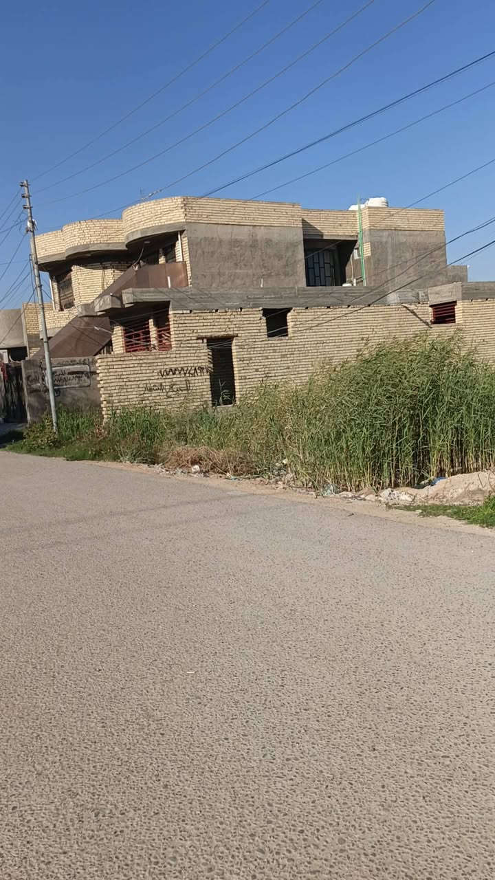 السلام عليكم هيكل مسكف مساحه 100متر طابو صرف بحي الامير قرب المدرسه الصينيه قريب مشفئ الاسكان الاستفسار
***********
