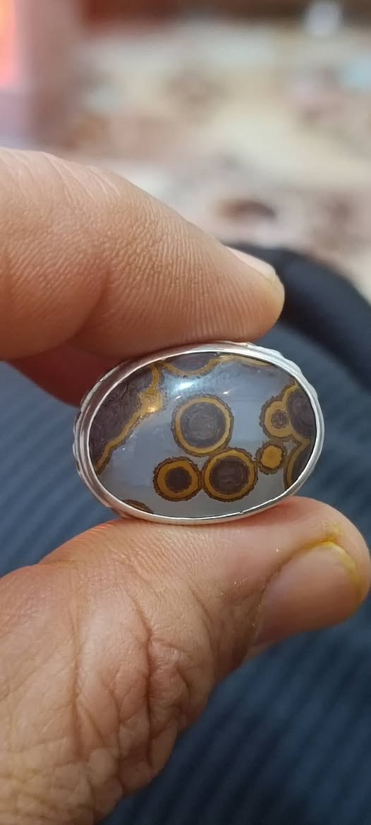 ياالله السلام عليكم متاح خواتم من النوادر والخامات القديمه والأحجار القديمه الخام 
مكاني السماوة *********** توصيل موجود
