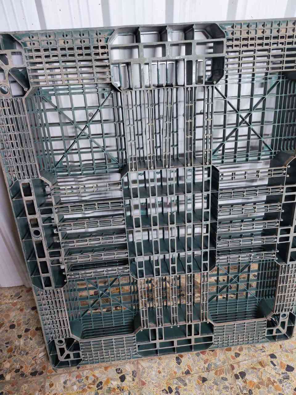 سكيب بلاستيك 130x110 وزنها 9كيلو العدد 70قطعه السعر 11الف مطروح مكاني بغداد الطالبيه ***********
