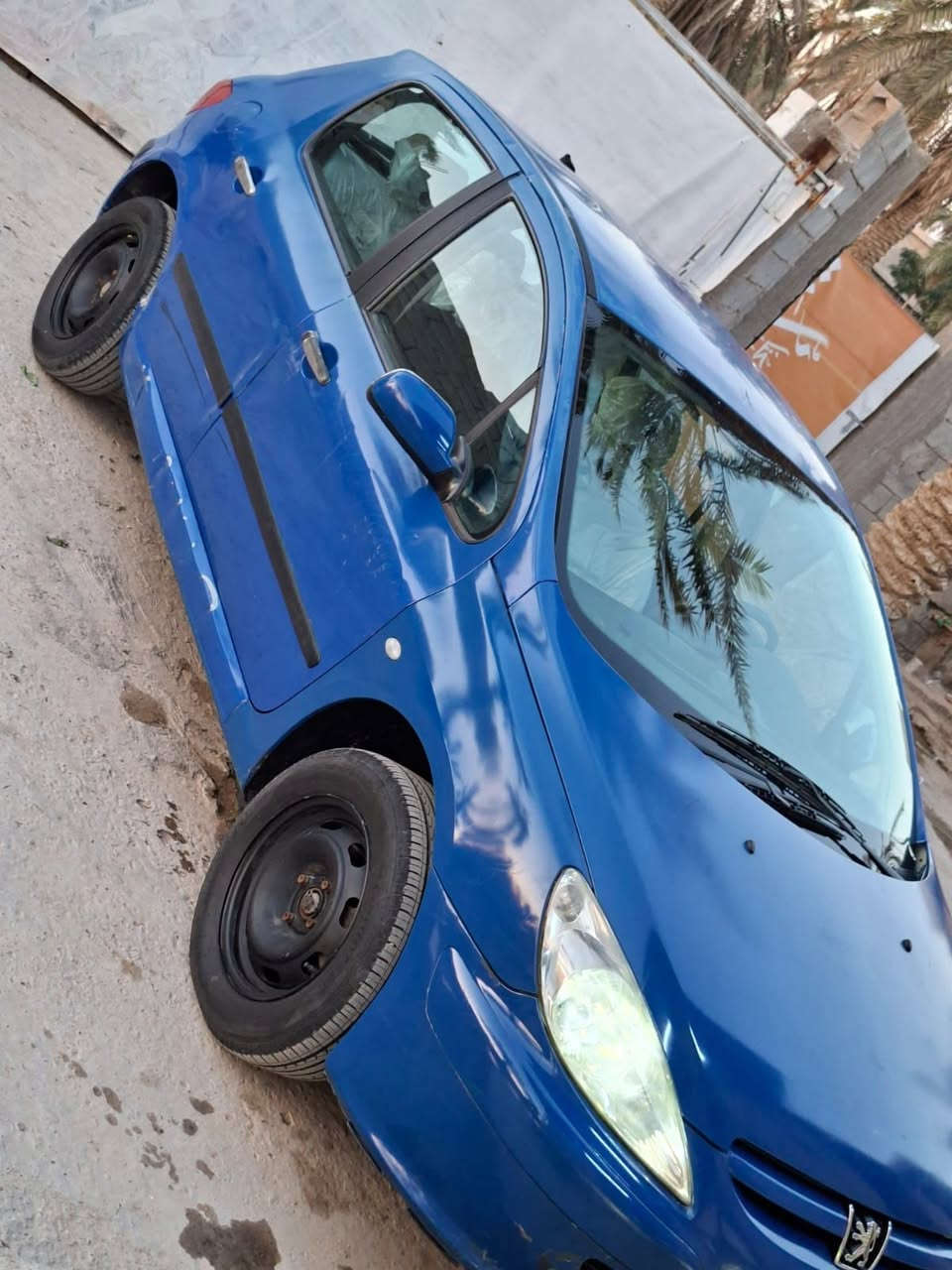 سلام عليكم من رخصت الادمن المحترم سياره بيجو فرنسي موديل 2005 /حجم 307 / كير مكينه خير من الله سياره لا ضربه ولا طخه مكينه فول كهربايتهه كله شغالهه صدر امامي خلفي جديد علمن السياره ماشيه 75الف تخم تايرات جديد لايداتت زنون السياره انضف من الصورهه عده بس يدتت الايات مكسورهه رقم السيارع انكليزي هزه جديدهه سياره بسمي ثاني يوم تحول لاحد 2030 / رقم الهاتف *********** سعر السياره 50 ورقه وبيه مجال بصيط
