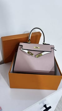 توصيل البصرة • حذاء قياس ٣٩ • حقيبة