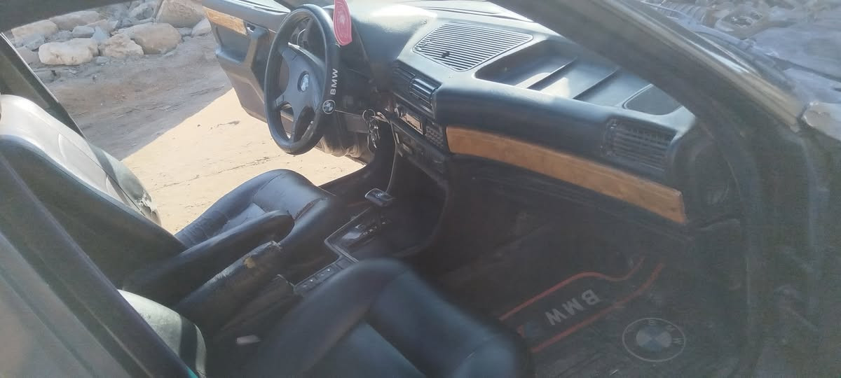 سلام عليكم بي ام 735محرك مفتوح لا بخار ولا دخان كير  اوتو ميكانيكي مو كهربائي يتاخر بالنمره الا يحما يرجع طبيعي اكسل لا صوت ولا ونه اكسل رون ناصي خرفتهه زينه كهربائيات كامله بيهه ضربه مقدار شبر بنيد وجاملق جهت السايق من يم السكن حداديه اماميه زينه خلفيه تعبانه رقم انكليزي سنويه لل27تحويل مباشر مطلوبه 500مرور ينكطعن سياره جاهزه للشارع ترايك وين متريد سعر 35مكاني ابو غريب *********** بيه واتساب
