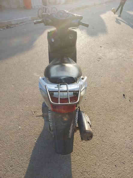 السلام عليكم دراجة سكنس فحل ياباني نوزل للبيع مكينة مفتوحة لا تنقيص ولا تبخير كهربائيات شغالة هندر كفرات كامله ذن النواقص موجودات عدي وياها سويجين رايدهة ب٤٥٠ وبيها مجال مكاني بغداد الحسينية مال الراشدية ***********
