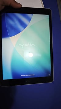 آيباد ٩ • ٢٥٦ • قلم