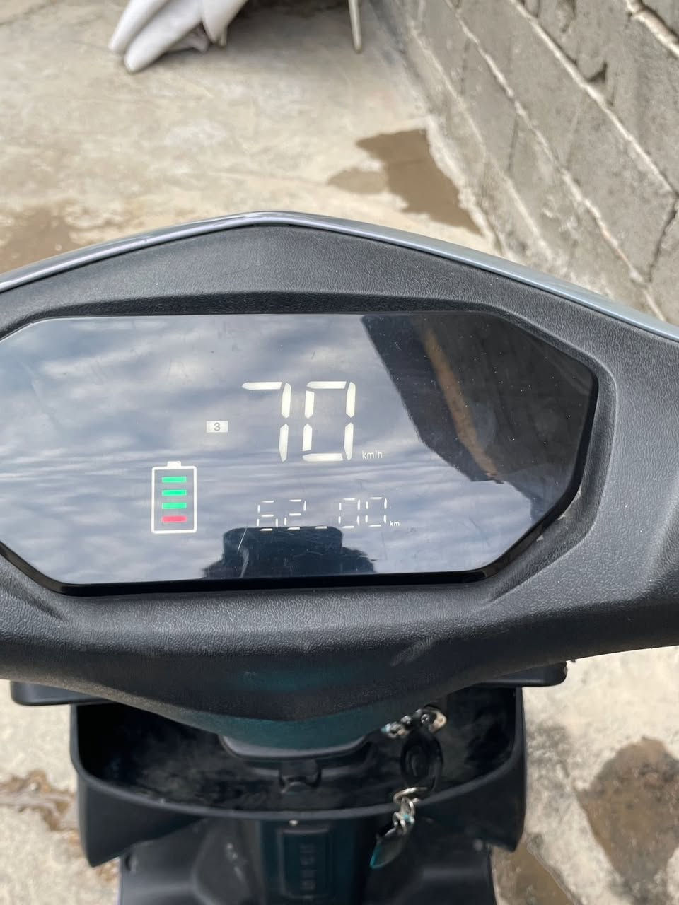 السلام عليكم  دراجة شحن5بطاريات بصمة تشغيل وسويج وانذار عدد2 كاملة من كلشي ماشية قليل بعدهة جديدة صار شهرين من اخذتهة نوع gt6 مكانه شارع فلسطين 
***********
السعر 450 الف
