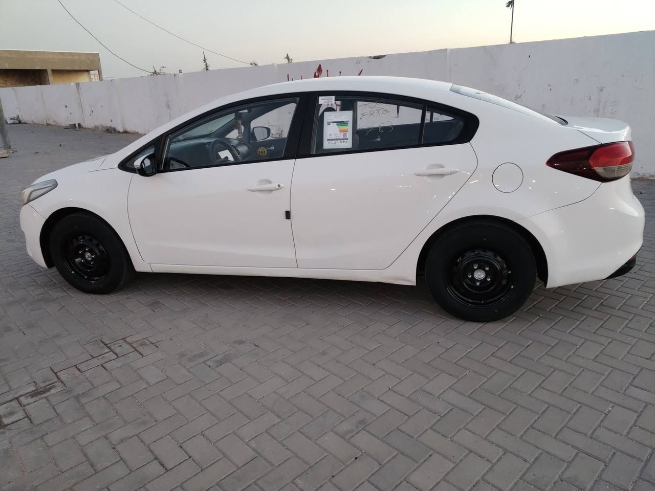 السلام عليكم 
السلام عليكم سياره للبيع سيراتو مودي17 لسعر ١١٢ و بيهه مجال بسيط لعلوان البصره لرقم ***********
