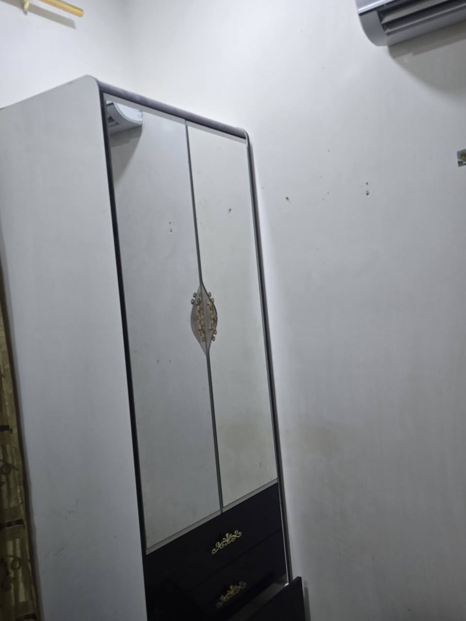 السلام عليكم
كنتور مرتب ونظيف وكبير للبيع 
مكاني شارع الواحة الزراعي مقابل شارع الشرطة
رقمي ***********
