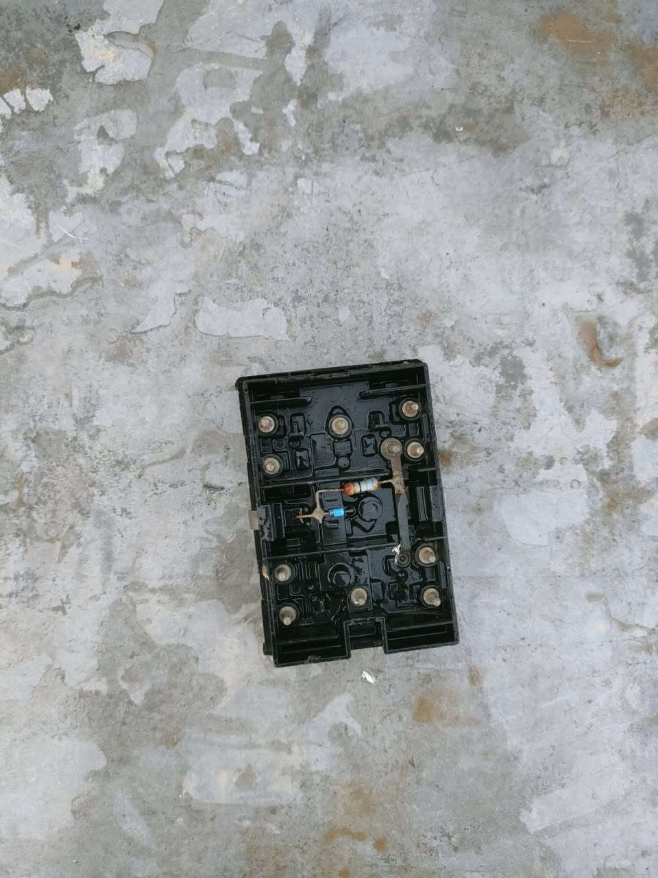 سلام عليكم غراض بي ام 735 للبيع يوجد توصيل  رقم الهاتف ***********
