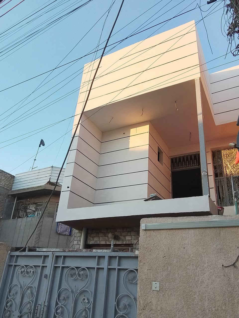 كادر مصري درجة اولى لبخ وفوم وطلس ونتر وتشطيب وجهات كسر زجاج تفكيم متفرغ *********** بغداد الكرده شغل علي أعلي مستوي بفصل الله أبو محمد
