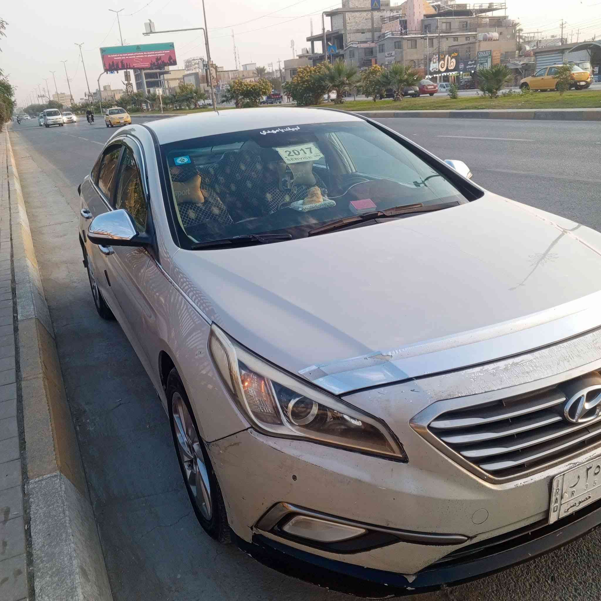 السلام عليكم 
(للبيع أو مراوس) سوناتا موديل 2017 خليجية خليجية  مواصفات سبورت 
1. كير وماكينة خير من الله لاتنخيص ولاتبخير 
2. تدفئه وتبريد جديد شرط 
3. فتحتين تبريد خلفي وأمامي 
4. تحكمات ستيرن كاملة 
5. الداخل بيجي ونظافة 100٪ 
6. بيها نظام ( ايكو . ونورمن و سبورت) ثلاث أنظمة ستة نمر كير 
7. دبل كزوز محرك 2400 دوش 
8. عيني السيارة بيها صبغ حزام وتعمير بالجاملق الأيمن الخلفي 
9. السيارة رقم بغداد
10.العنوان كربلاء مركز المدينة
11. السعر 117 وبيها مجال بسمي والسنوية لنهاية 27 أي استفسار اتصل على الرقم ***********
