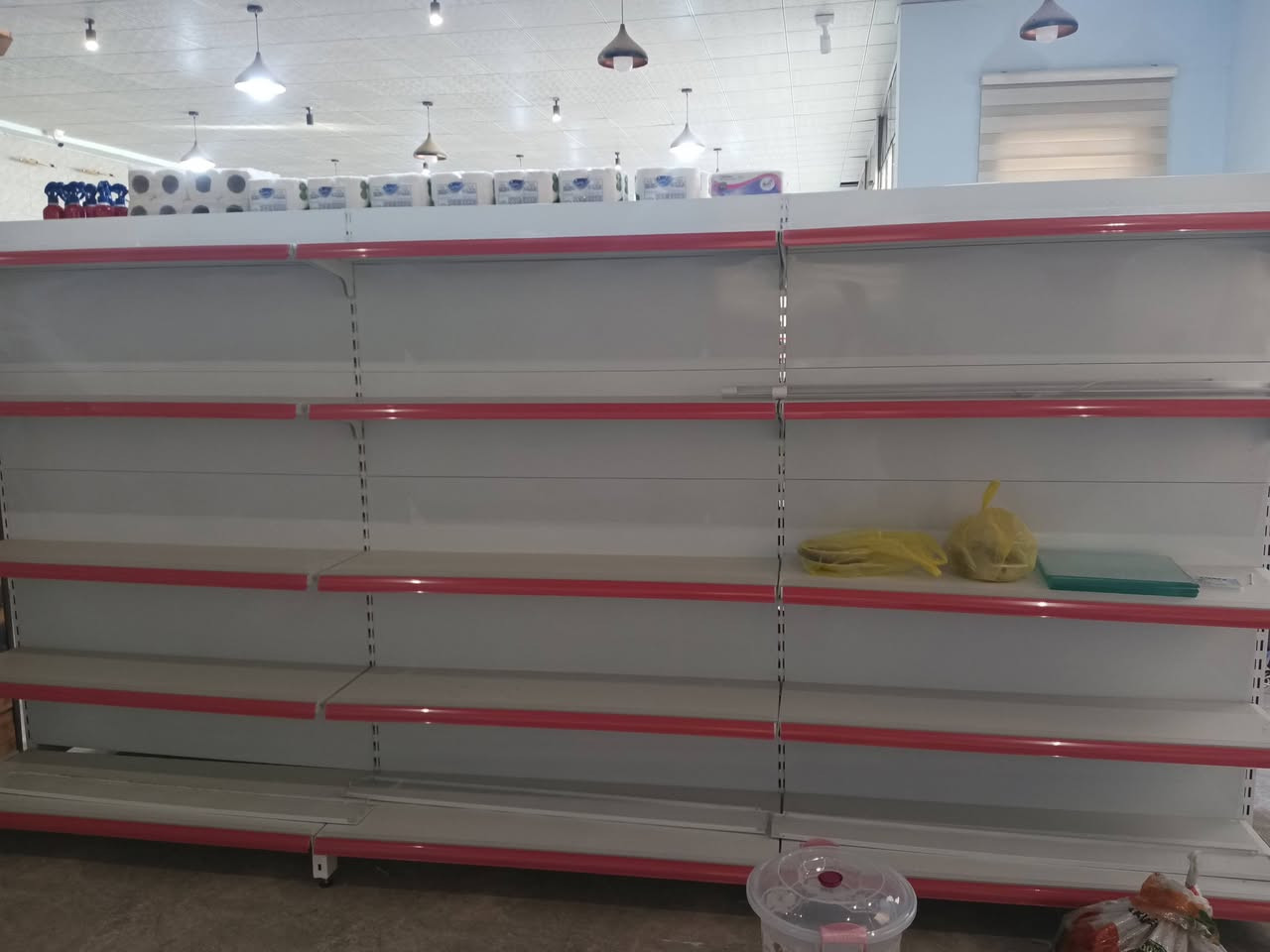 السلام عليكم رفوف للبيع ومجمدات عدد2 // ***********
