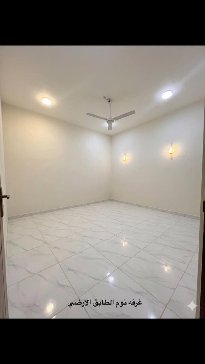 🏠 بيت حديث للبيع في كربلاء - طابقين بمساحة 100 متر ✨
📍 الموقع: كربلاء المقدسة - طريق الحر - حي الزيتون (قرب مدينة ألعاب نوارس كربلاء). المنطقة سكنية، مرتبة جداً، ويمتاز البيت بموقع مميز  من الخدمات.
📐 المواصفات العامة للبيت:
 المساحة الكلية: 100 متر.
 سنة البناء: بناء حديث عام 2025.
 عدد الطوابق: طابقين.
 الشارع: يقع البيت على شارع مبلط وعريض (بعرض 8 متر

⚡ الخدمات المتوفرة:
 [ماء، كهرباء وطنية متوفرة، مجاري، إنترنت] - المنطقة مخدومة بالكامل وقريبة من الأسواق والمدارس.
📜  سند بستنة.
📞 للتواصل والاستفسار والمعاينة:
 آسيا سيل: ***********
 زين عراق: ***********
 أو المراسلة مباشرة عبر الخاص.).
