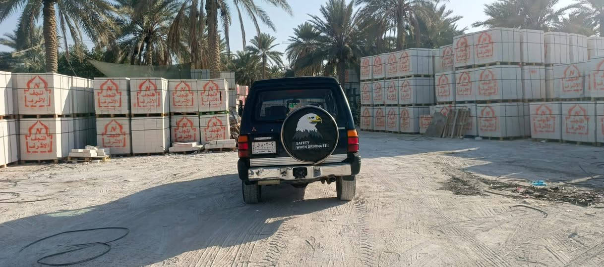 السلام عليكم باجيرو موديل 96 كير محرك خير من الله دواخل حلوه كهربائيات كلها شغاله السنويه لل30 لا ضربه ولا صبغ كلها بلاد مكان كربلاء السعر 50 او بيها مجال حك. الجيه ***********
