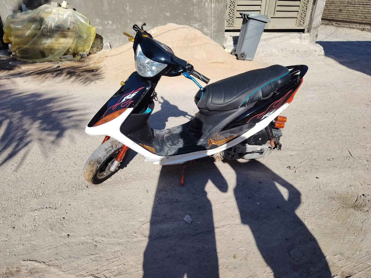 سلام وعليكم؟ دراجه ماكس عدله سرعة 120 نكره سلف مكينه شلعة معدل بدون لا نضوح ولا تبخير شرط كهربائيات كلها شغاله السعر 600وبيه مجال مكان بغداد البياع ***********
