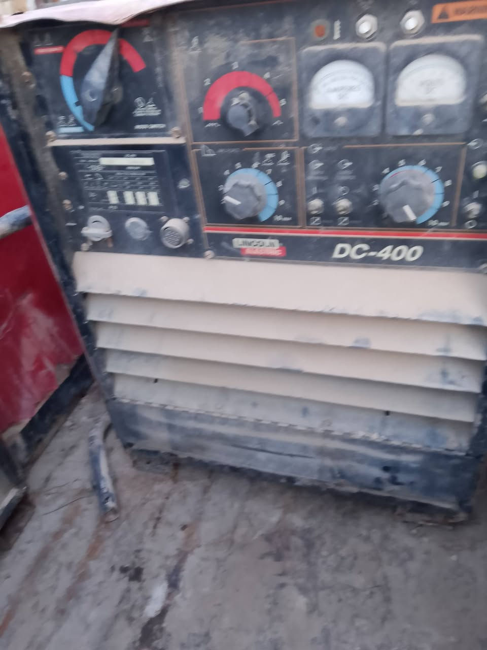 السلام عليكم مكينت لحيم لحجم 400 للبيع بغداد الدوره رقم ***********
