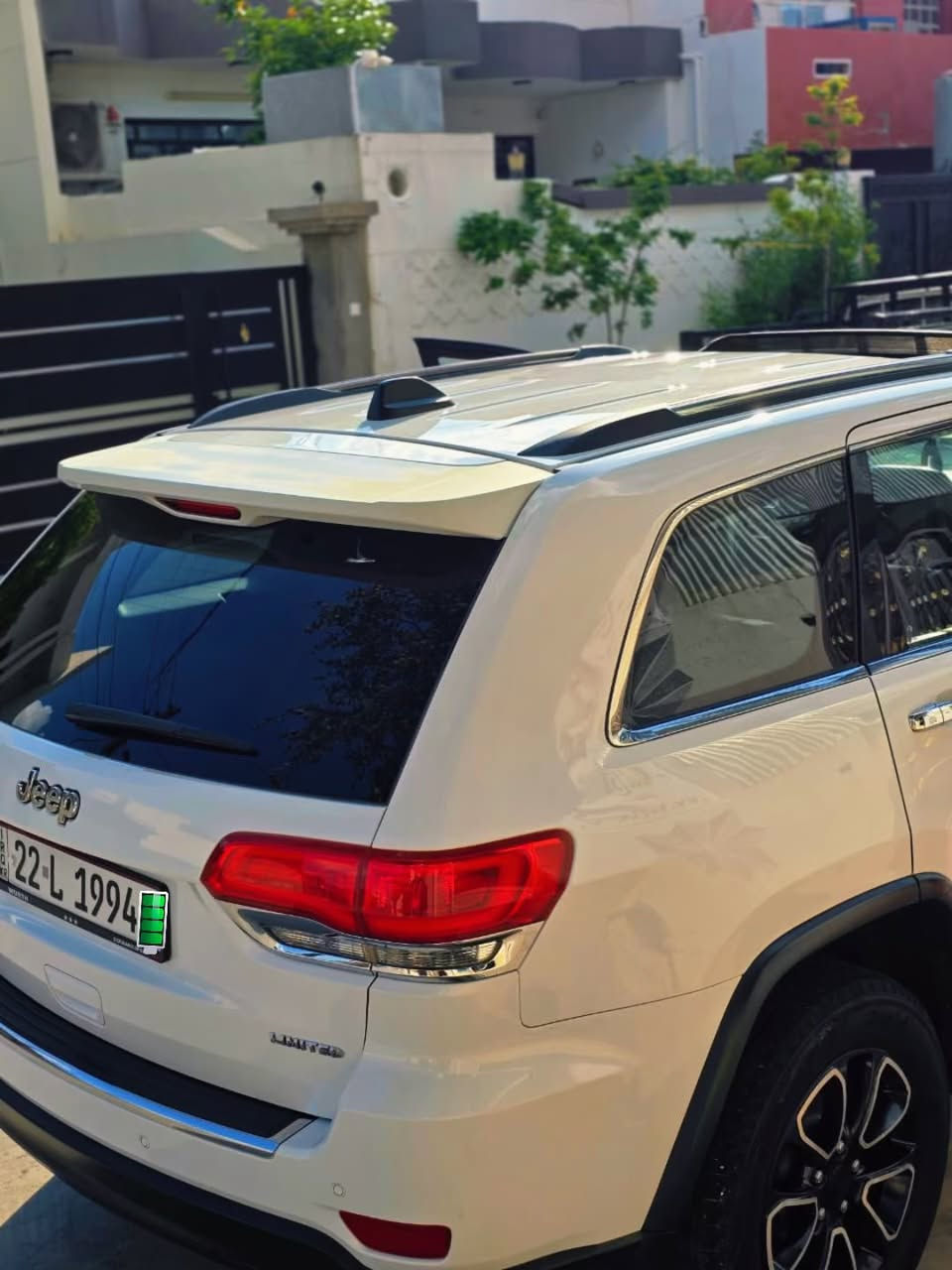 جيب  2014 جراند شيروكي لمتد 

‏Grand Cherokee 3600 / LIMITED

المواصفات  

فول عدا الرادار  الامامي 

‏ 4x4 فور ويل 

ماوس 

سقف فتحة

شاشة كبيرة كامرا  دوارة  

حساسات خلفيه

ستيرن كهرباء  + تدفئة

كراسي جلد كهرباء امامي سائق + راكب 

كراسي امامي تدفئة

كراسي خلفي تدفئة

مرآة وسطية + سائق معتمة

صندوق كهرباء 

تشغيل عن بعد 

كير طيارة 8 +س سبورت+شفتات

سستم صوت  12 سماعة بلادي

و باقي المواصفات الستندر

سعرها 215وبيها مجال كلش بسيط

نسبة نظافة الغرفة 80%

نظافة الهيكل الخارجي 90%

كير والمحرك والصدر جديد

رقم السيار اربيل مميز دولي بسمي  تحويل  ثاني يوم  

للاستفسار هذا رقمي  

***********

مكان السياره كركوك بية كوبون بنزين 

بدون ضرر جاملغ امامي سرقه واحد 

ونص باب بلعراق انصبغ
