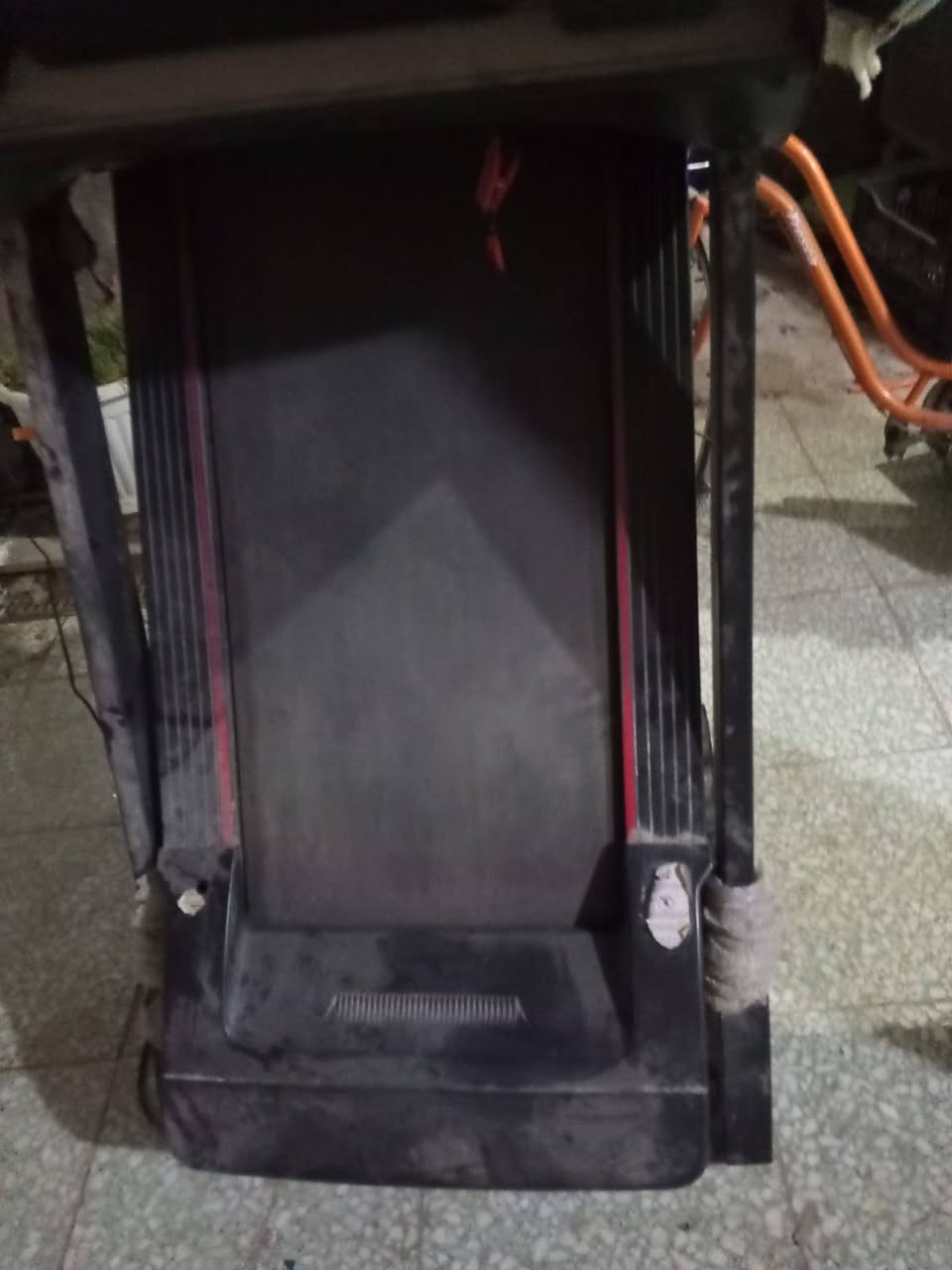 جهاز ركض للبيع 100 الف نضيف ما بي شي 
***********
