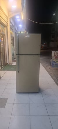 مرحبآ ثلاجة ماركة توكما حجم 28قدم نظام تجميد شغالة وظمان بشغلهة نظافته...