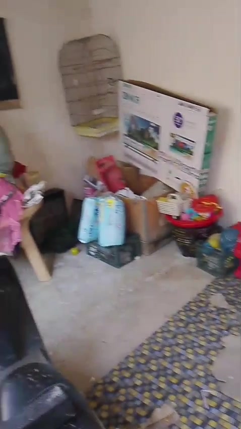 بيت للبيع زعفرانيه شارع المستشفى ورا بيوت لفلسطنين بيوت تجاوز غرفتين مطبخ حمام حديقه ممر سقف ساندوش  سعر 6ملايين الاستفسار على هذا رقم ***********