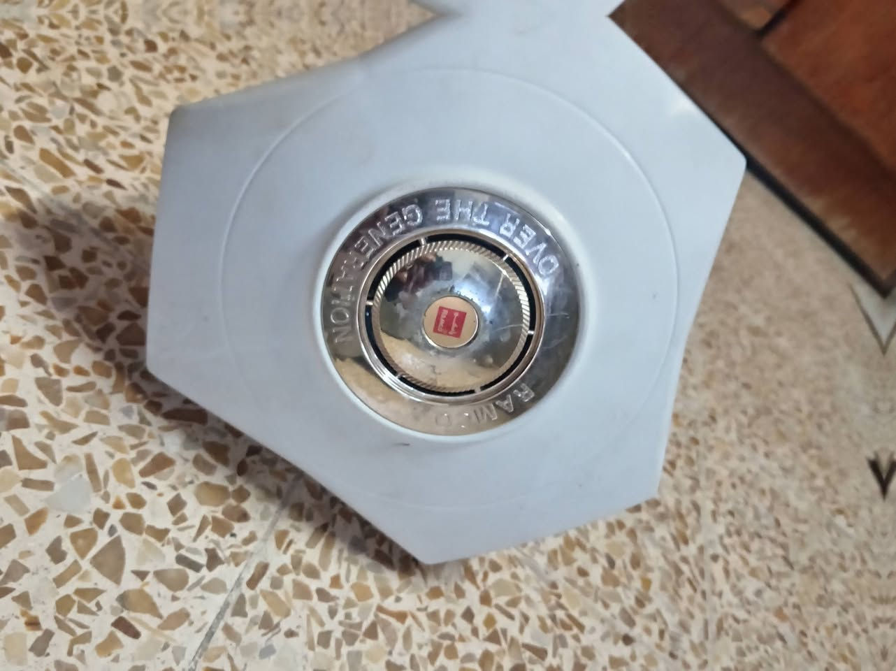 السلام عليكم بانكات للبيع ونضيفات فول كاملات ريش موجودات سعر الوحده25خاص مفتوح والرقم***********
