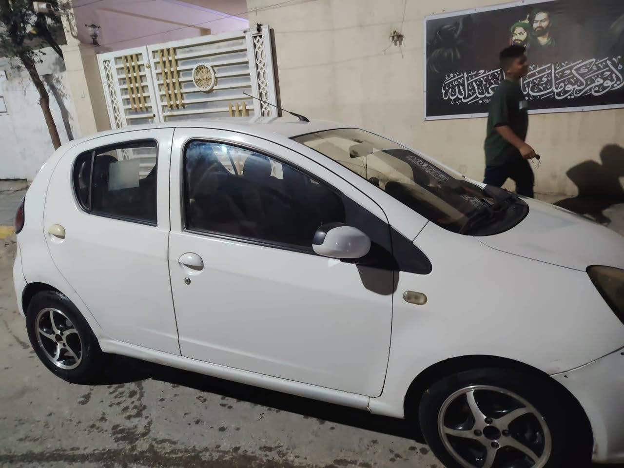 سلام عليكم سياره جيلي باندا سياره كير و محرك كفاله عامه سياره نضيفه
السياره تحويل ثاني يوم سياره نضيفه تبريد شغال عوزه قايش صدر امامي و خلفي السعر 48وبيه مجال 
رقم الهاتف ‏‪***********‬‏
