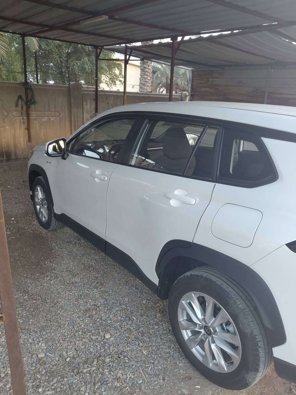 كورلا كروز م ٢٥ صيني المواصفات معروفه رقم بغداد بااسمي بيه تكحيل شعره شايفين هذا الي يشيل كوم مفاتيح يعلكهن ع صفحته لكيته مررتاج وشخط شعره مشتريله شباك ابو السيم ضد الحصو وشغلات حسبة ورقتين السعر ٢٦و٥٠٠ 
***********
