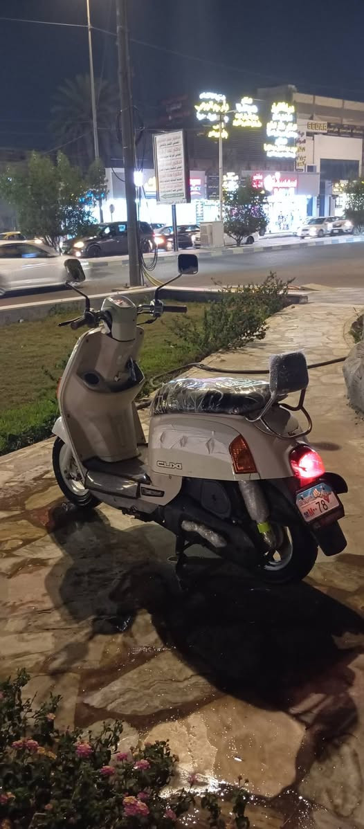 للبيع بوليس داخل كريمي درجه ختم واحد مكينه خير من الله خرسهه تجي وشوف بعينك درجة مامتعوبه عل حال الحاويه مويلها٢٠٠٨ شراي يدخلي خاص او يراسلني واتساب هاذ رقمي*********** مكاني نجف الاشرف
