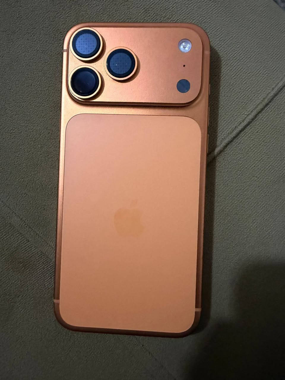 السلام عليكم
ايفون 17 برو ماكس شريحة الكترونية ذاكرة256 الجهاز كامل ملحقات الجهاز مكفول بطارية100 
عدد دورات الشحن 15
السعر1800وبي مجال رقم الهاتف
*********** الرقم بي وتساب
