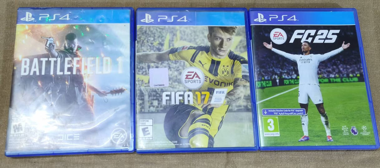 بلي 4 سلم
اونلاين مع 3 اقراص 
وجنطة وكيبلات 
مستعمل نضافة ٩٥٪
ممصلح ولا مفتوح
ويدات ثنين وحدة منهم احترافية
السعر 250 قفل
الرقم الهاتف: 
***********
