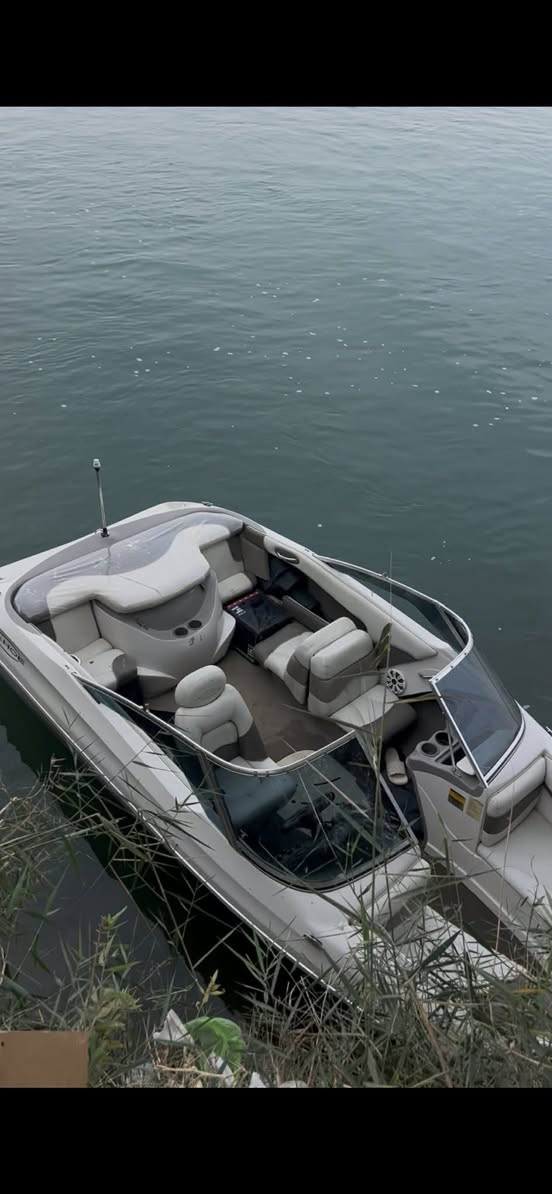 زورق تاهو للبيع موديل ١٢ الطول ٦ متر
٤ سلندر المرغوب طبعا 

كله شرط على البلاد 

سعر ٨٠ وبي مجال حك الجيه شي قليل 

المكان تكريت 

***********
