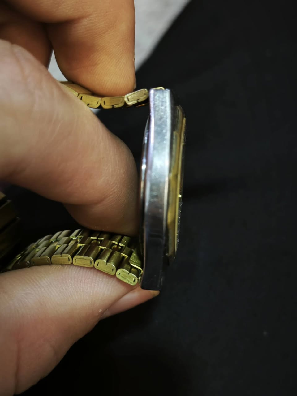 السلام عليكم
🇨🇭ساعة تشارلز جوردن 
سويسري اصلي
إنتاج قديم 
استيراد الأجهزة الدقيقة 
قطر 36
شغاله 
تاريخ شغال 
نظافة 100/100
سير مستبدل 
مينة نظيفة 
السعر 60 الف وبيها مجال للشراي 
للتواصل واتساب أو الاتصال 
***********
