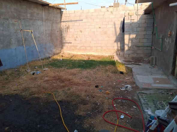 بيت للبيع حواسم مساحته ١٨٠متر . غرفه . استقبال.  هول . طارمه . حديقه . صحيات داخلية وخارجيه العنوان حي الاصدقاء مقابل الحيانيه السعر ٩مليون 
***********
