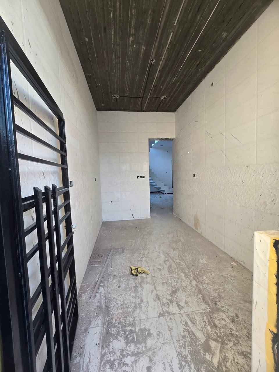 [[بسم الله الرحمن الرحيم]]
    🏡     🏘      🏚 

#يوجد_مشتمل_طابقين_للبيع

#العنوان  الفلوجة 
#المنطقة حي الشهداء // مقاطعة 24 الف 
 
✅المساحة : 125م
⬆️ الوجة : 6 وربع م
🏞️النزال : 20م
 
غرف 3
استقبال 
صالة 
مناور 2
مطبخ
صحيات 2
الارضية سيراميك
الجدران سيراميك 

                       #بناء 🧱 : طابوك 
      
       #شارع 🏞️⬆️⬆️ : 10م 

  #السعر_محدد_من_قبل_البائع 
        
    ⚖️⚖️   نوع الملك : طابو صرف تحويل مباشر 🏙 

            #السعر💰💸: 135 مليون وبي مجال

__________________________________

للأستفسار⛔🖲️ : مراجعة 
🥇#مكتب_الرافدين_للعقار 🥇
العنوان شارع المنجزات تقاطع جامع التقوئ مجاور محطة نمبر وان المركزية لغسيل السيارات 🚗🚖
__________________________________

#ملاحظة//📋📑 اذا لديك عقار تريد تعرضة للبيع او تريد تشتري عقار قم بمراسلة الصفحة او اتصال على لارقام الموجودة+ واتساب
            
         #للأتصال_او_واتساب 📞  ***********
         #للأتصال_كورك.   📞.      ‏‪***********‬‏

#بيع_وشراء_الدور_السكنية_والزراعية_العقارات_في_مدينة_الفلوجة #مكتب_الرافدين_للعقار_بيع_وشراء_العقارات_بسعر_مناسب
@#عقارات_الانبار_الفلوجة
