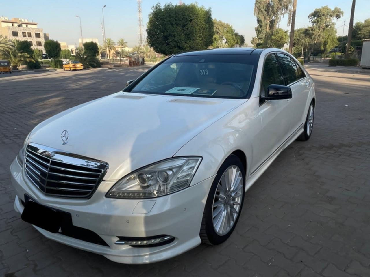 Mercedes Benz S class 
السيارة وارد خليجي استيراد شركة باجگير   S 350 
موديل 2011
عداد الكيلو متر 175الف حقيقي 
كير مكينة صدر كهربائيات كفالة بيهة مكانين صبغ كد شبر
ويل كب 19 تو سايز AMG مع طخم اطارات انتاج 25 
مواصفات السيارة معروفة
السعر 265 ورقة للبيع او مراوس حسب القناعة
للاستفسار الاتصال ع الرقم ***********
