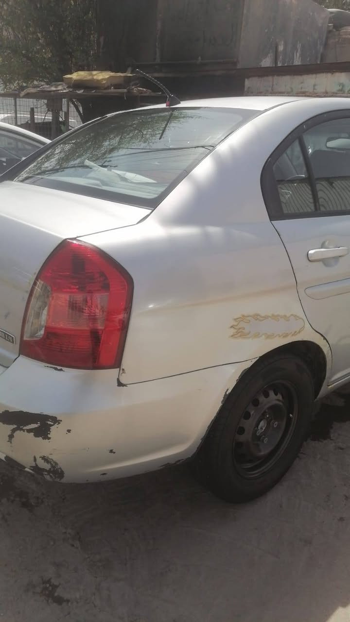 هونداي اكسنت خليجي ٢٠٠٧ رقم ديالئ مشروع وطني سنوية وهزه ورقم كله جديد بيه مكانات صبغ وجاملغ امامي حادث مكاني بغداد الجديدة شارع المسبح السعرر ٦٢ وبيه مجال قليل للاستفسار الاتصال على الرقم ***********

