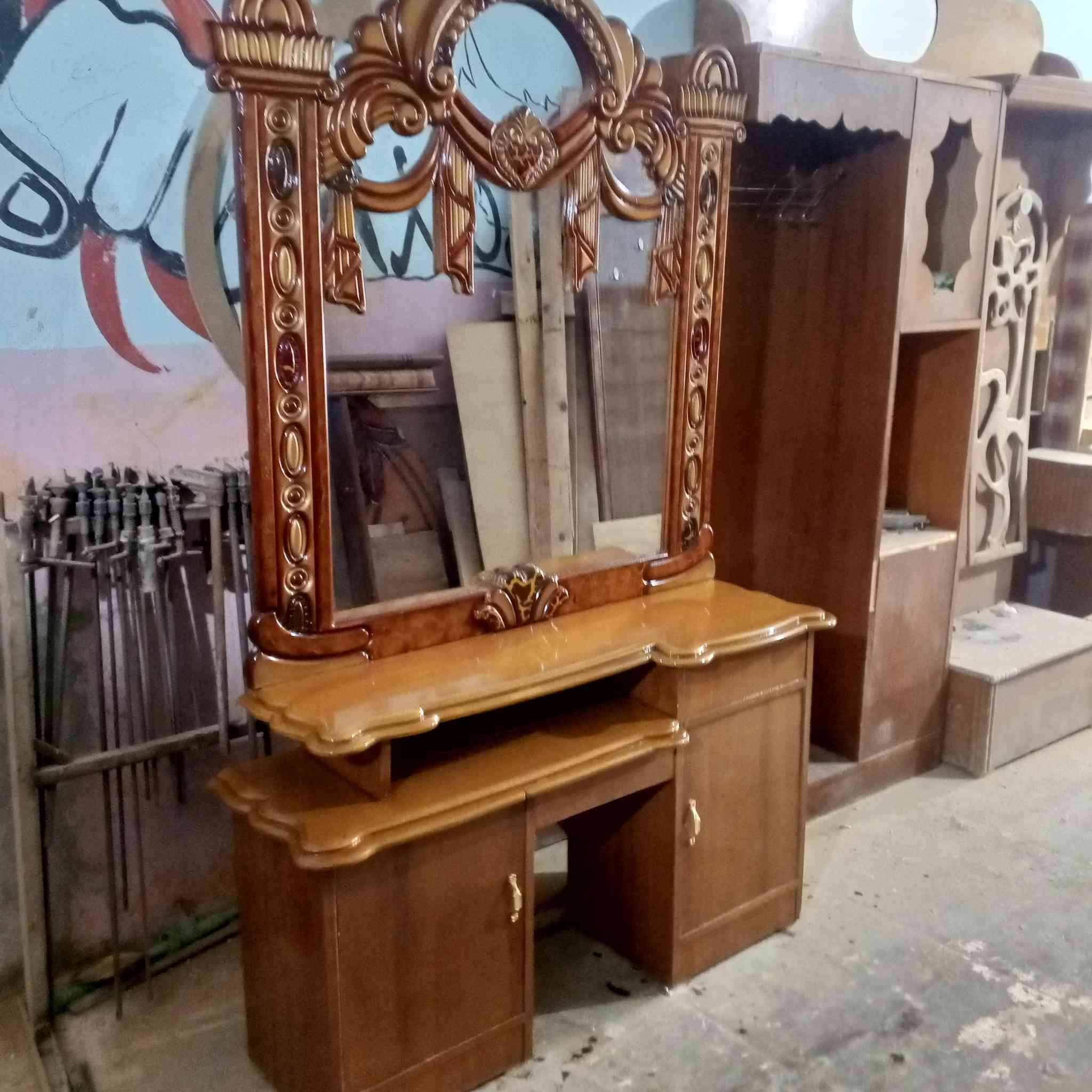 ميز مرايه تزكام جديده
كوت حي جهاد زويرجات 
***********
